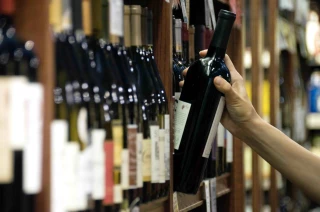 Vin : consommation et surfaces en baisse